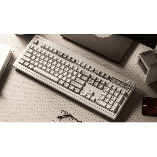 Keychron R6 (R6-M1) QMK Wireless Mechanical Keyboard Red Switch Hot-Swap RGB 100% US Retro