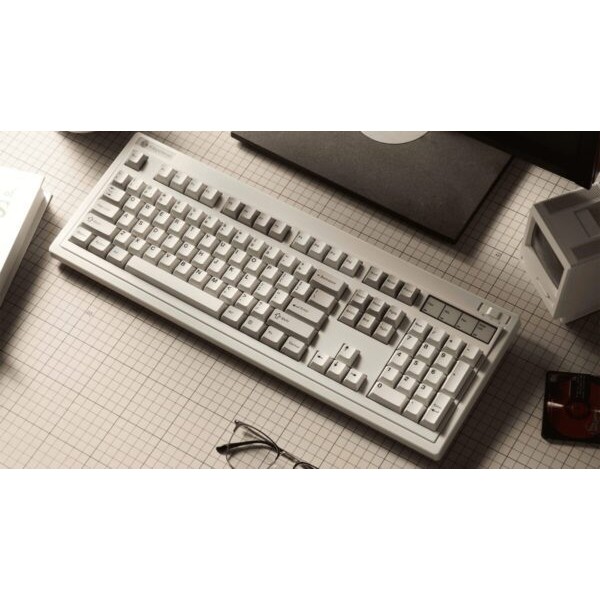 Keychron R6 (R6-M4) QMK Wireless Mechanical Keyboard Banana Switch Hot-Swap RGB 100% US Retro