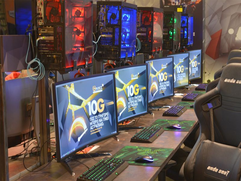 Η αίθουσα του Gnet Plus Όλγας στη Θεσσαλονίκη με gaming PC
